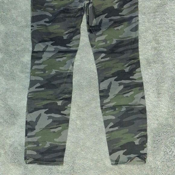 EUC Express Camo Pants Size 10 - Picture 7 of 10